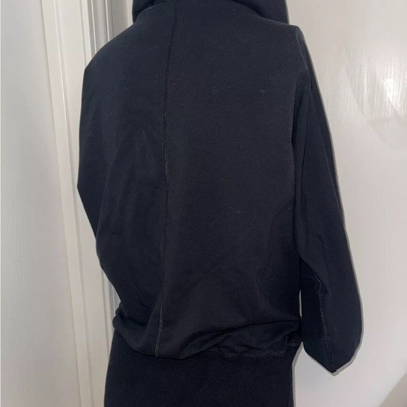 LULULEMON Flashback hoodie size 8 off shoulder kangaroo pocket black comfortable - Picture 6 of 9